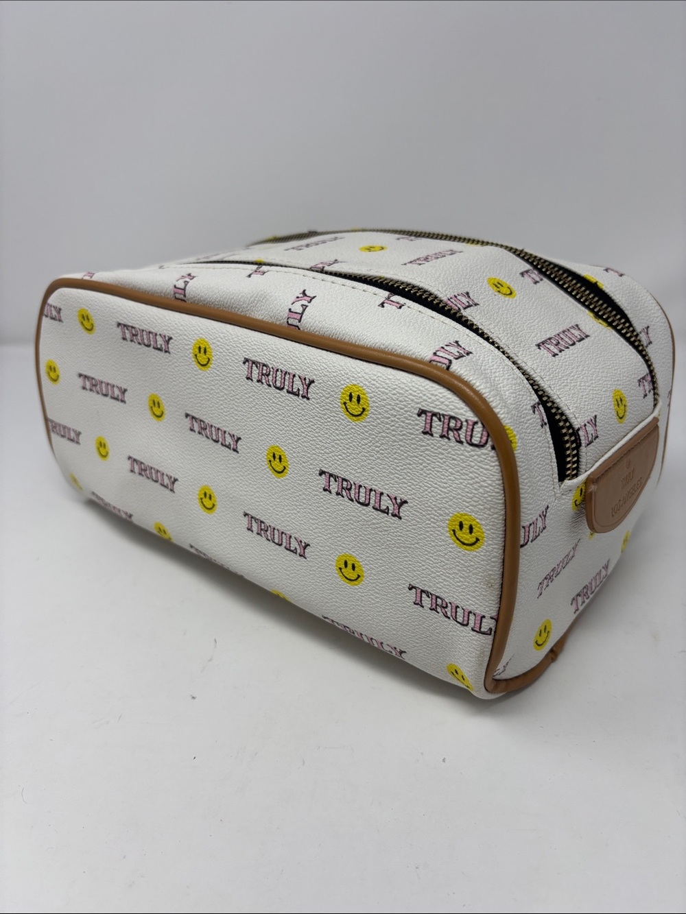 TRULY | White Smiley Print Toiletry Bag with Tan Trim